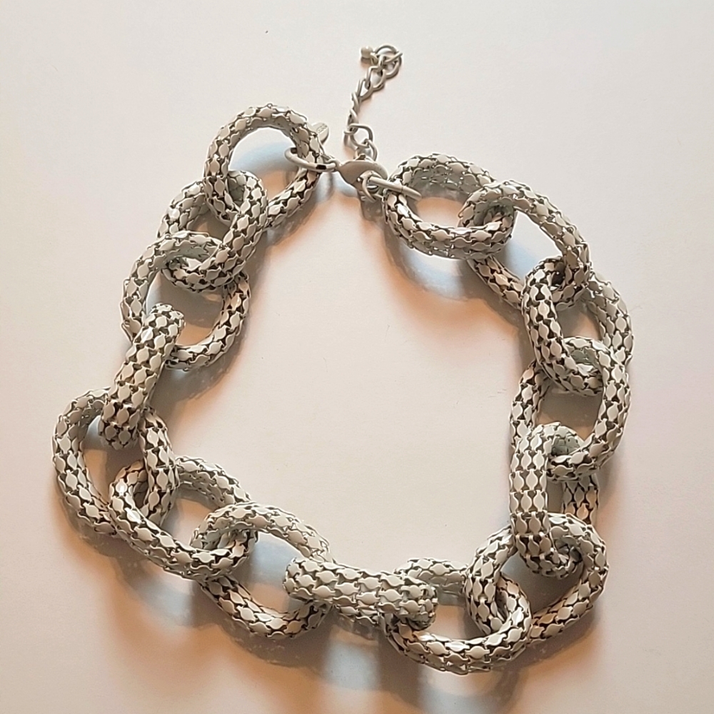 Express White Chunky Necklace